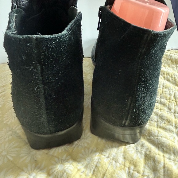 Naot Helm Nordstrom Size 39 (US 8-8 1/2)
Bootie worn once leather/suede zippers - Picture 5 of 6